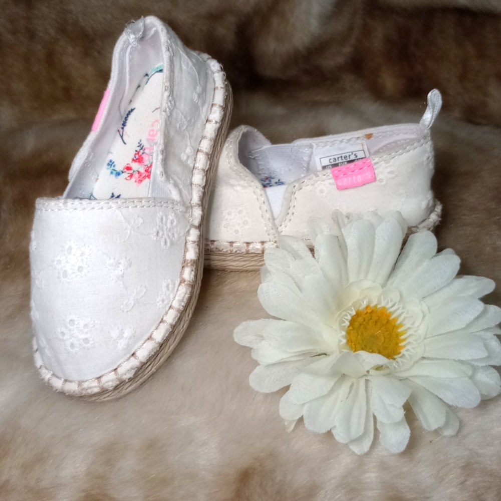 *3 for $12!* Carter’s baby flats white eyelet barely worn size 6